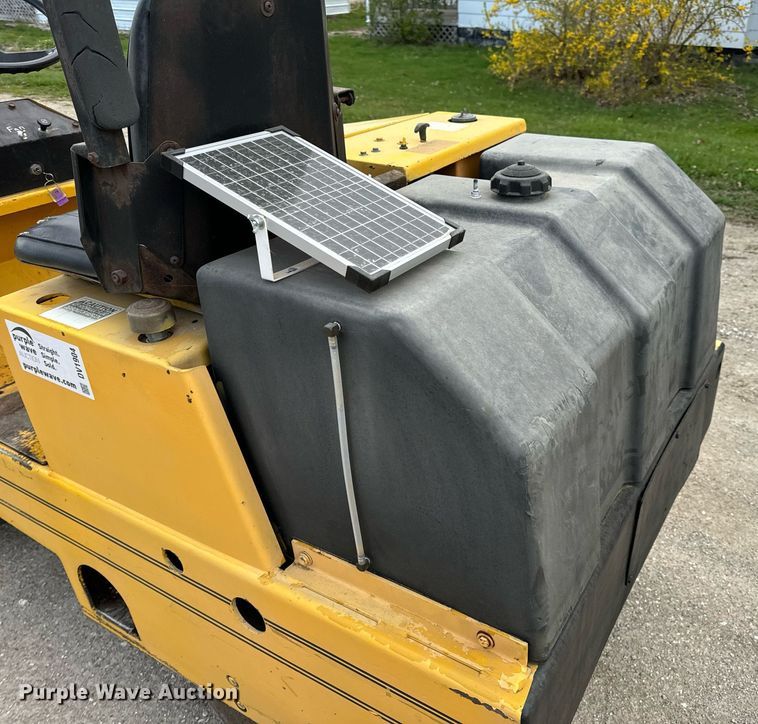 image for item DV1904 Stone AVR400 double drum vibratory roller