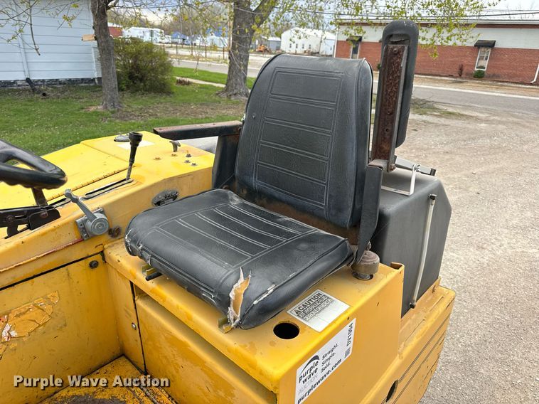 image for item DV1904 Stone AVR400 double drum vibratory roller