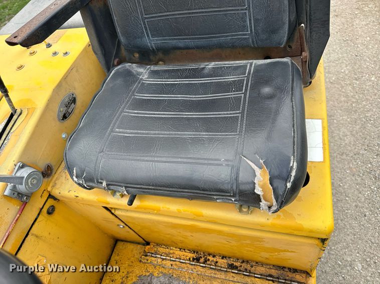 image for item DV1904 Stone AVR400 double drum vibratory roller