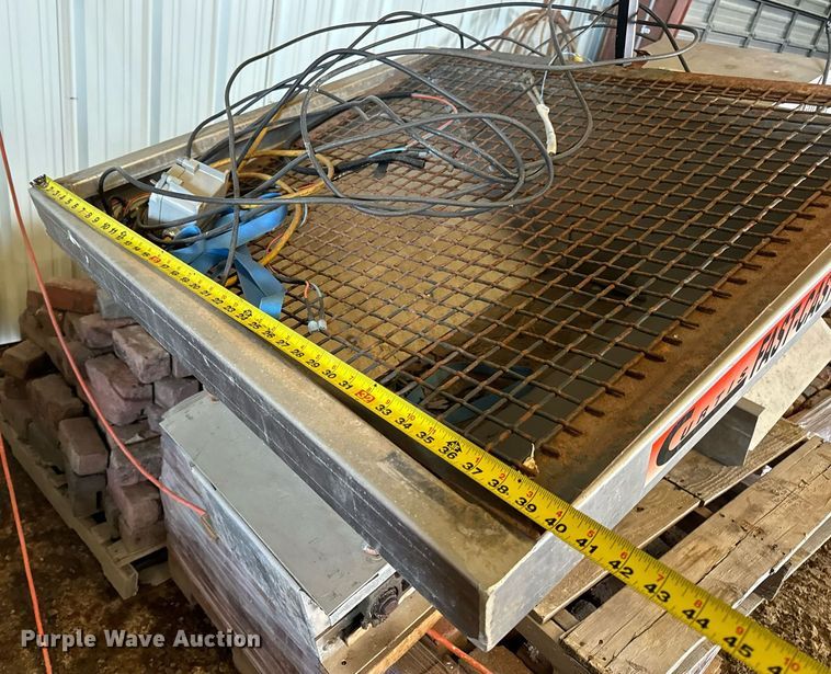 image for item DV1908 Curtis Fast-Cast 550 Series spreader