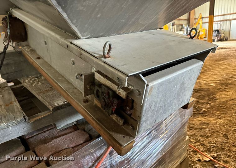 image for item DV1908 Curtis Fast-Cast 550 Series spreader