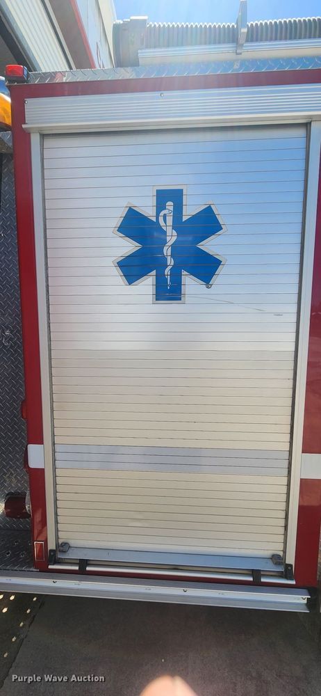 image for item EF3004 2002 International 4900 pumper fire truck