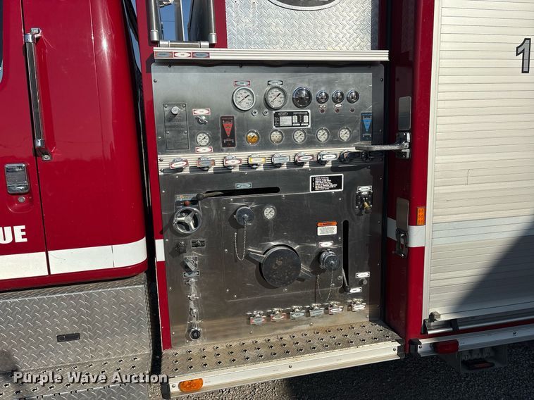 image for item EF3004 2002 International 4900 pumper fire truck