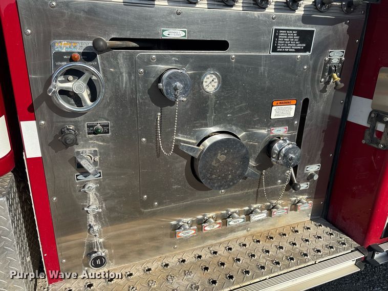 image for item EF3004 2002 International 4900 pumper fire truck