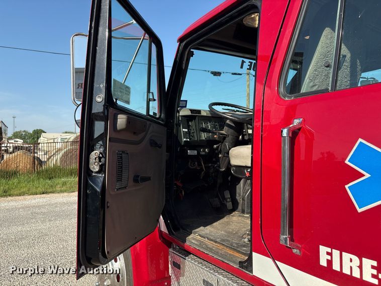image for item EF3004 2002 International 4900 pumper fire truck