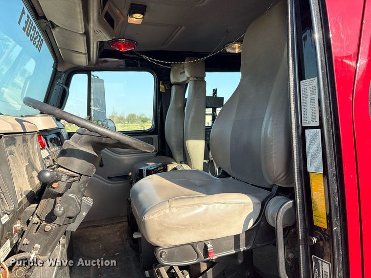 image for item EF3004 2002 International 4900 pumper fire truck