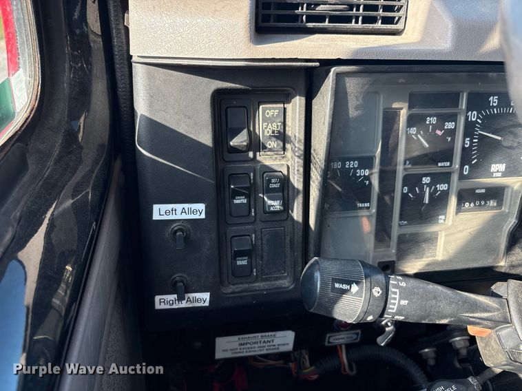 image for item EF3004 2002 International 4900 pumper fire truck