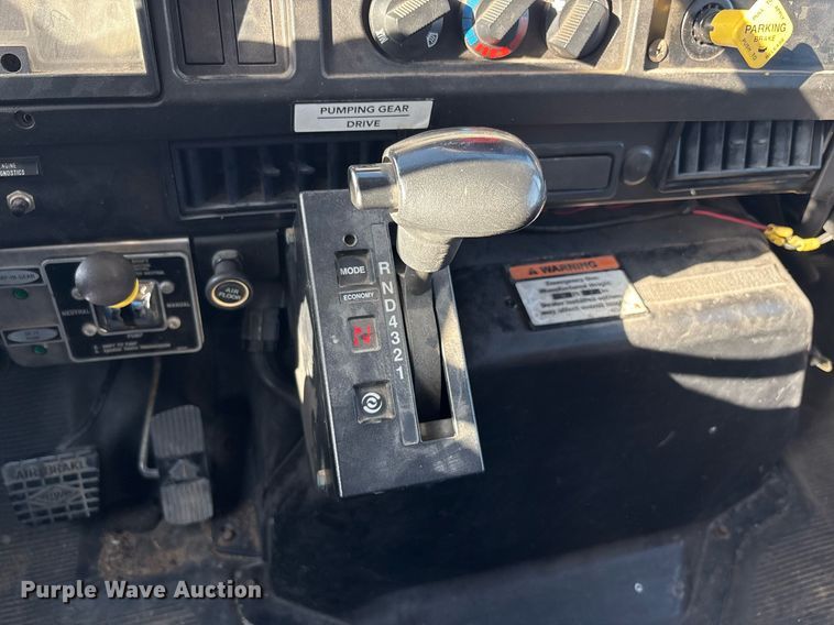 image for item EF3004 2002 International 4900 pumper fire truck