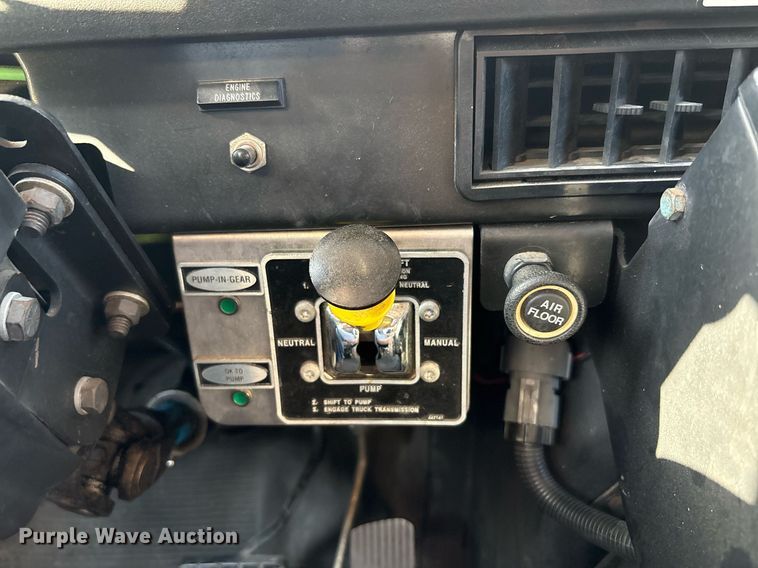 image for item EF3004 2002 International 4900 pumper fire truck