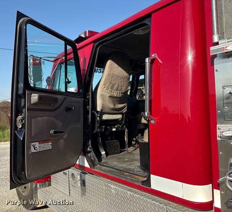 image for item EF3004 2002 International 4900 pumper fire truck
