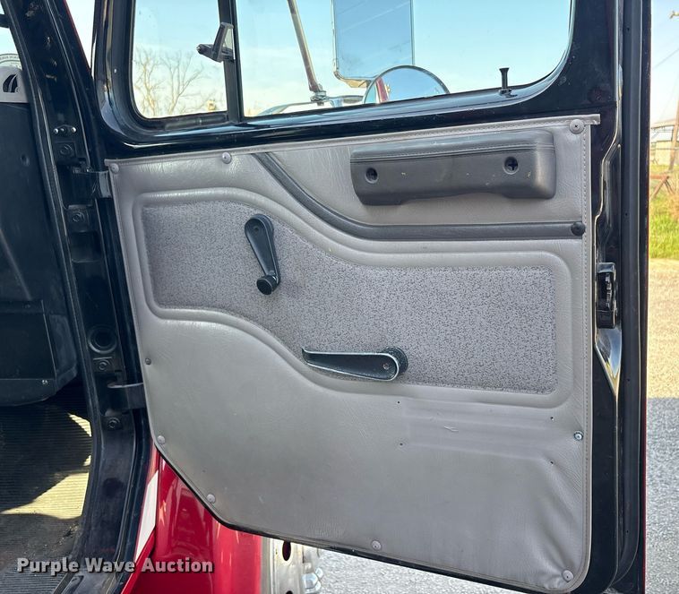 image for item EF3004 2002 International 4900 pumper fire truck