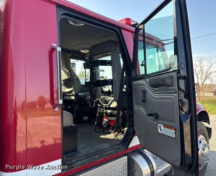 image for item EF3004 2002 International 4900 pumper fire truck