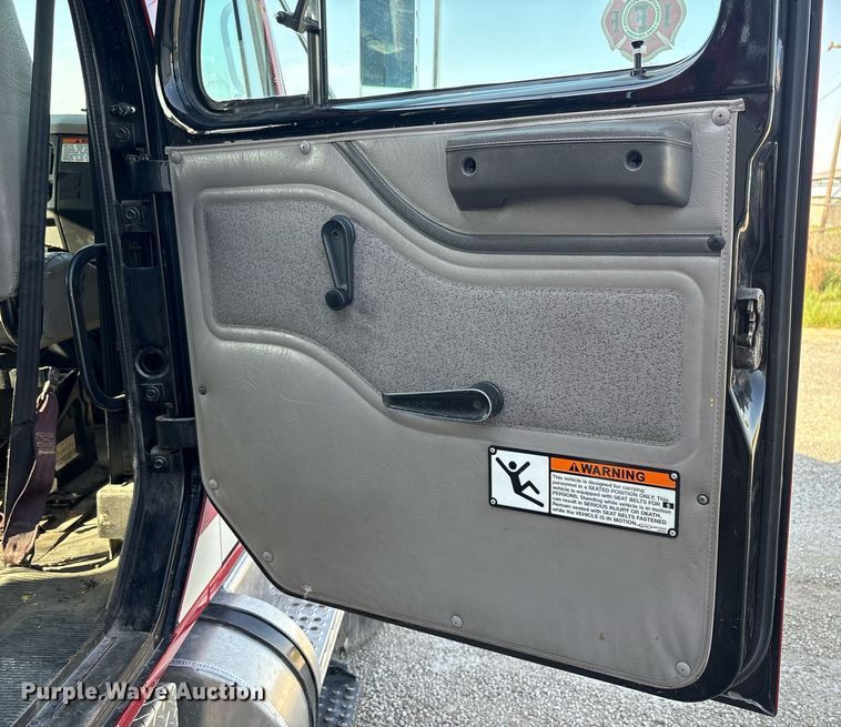 image for item EF3004 2002 International 4900 pumper fire truck