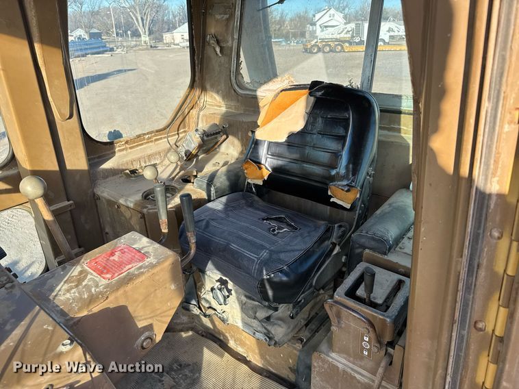 image for item EG6192 1982 Caterpillar D7G dozer