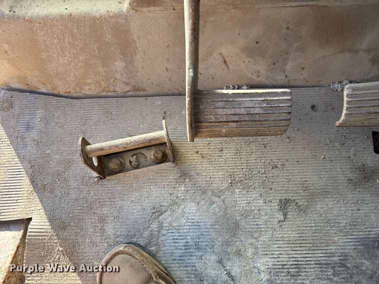 image for item EG6192 1982 Caterpillar D7G dozer