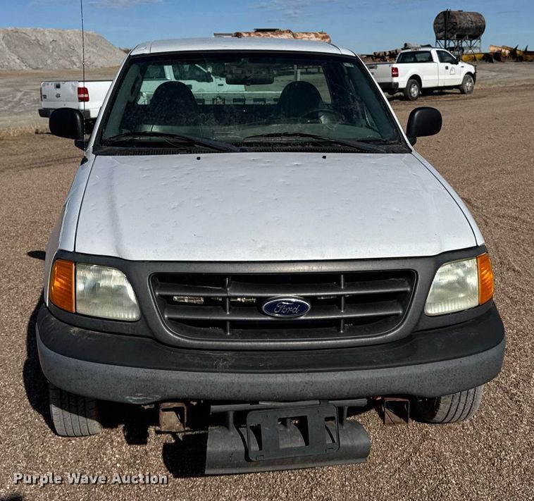 image for item EG6194 2004 Ford F150 XL pickup truck