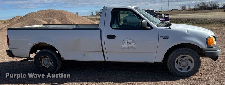 image for item EG6194 2004 Ford F150 XL pickup truck