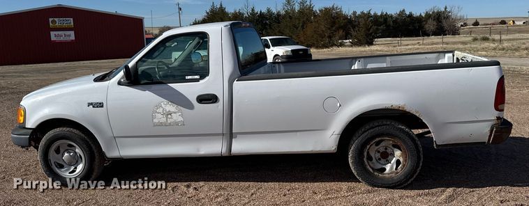 image for item EG6194 2004 Ford F150 XL pickup truck