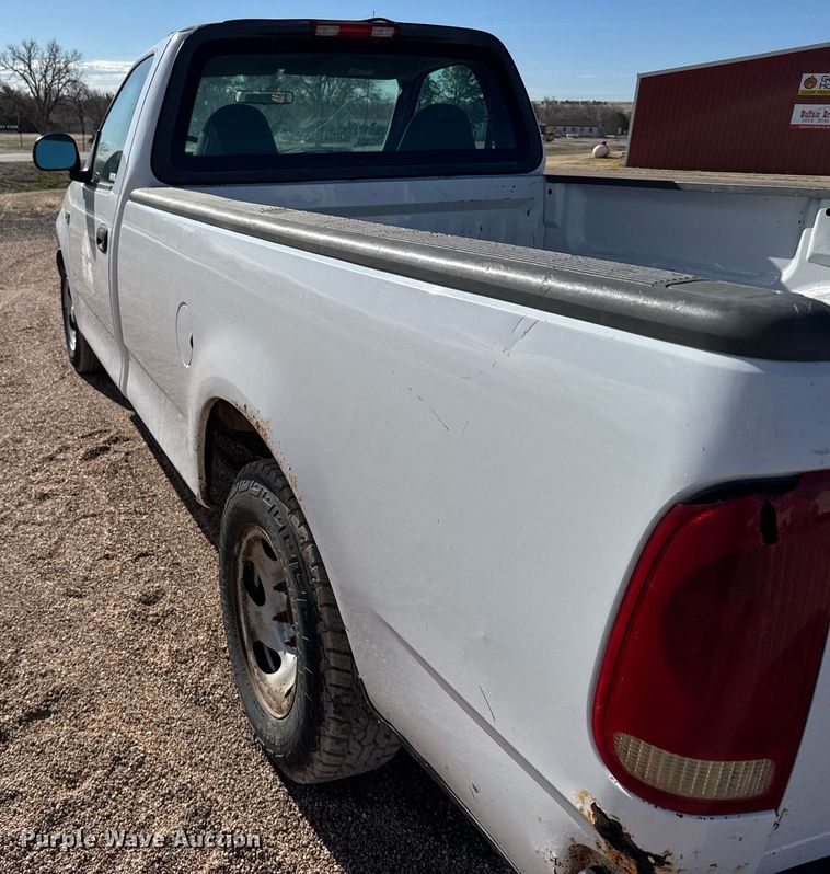 image for item EG6194 2004 Ford F150 XL pickup truck