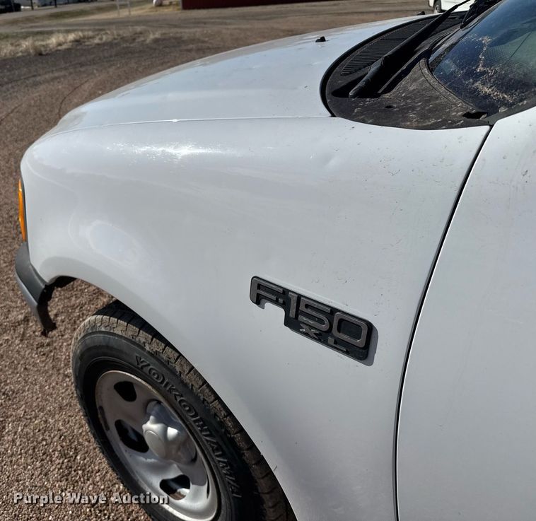 image for item EG6194 2004 Ford F150 XL pickup truck