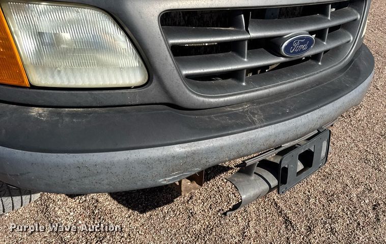 image for item EG6194 2004 Ford F150 XL pickup truck