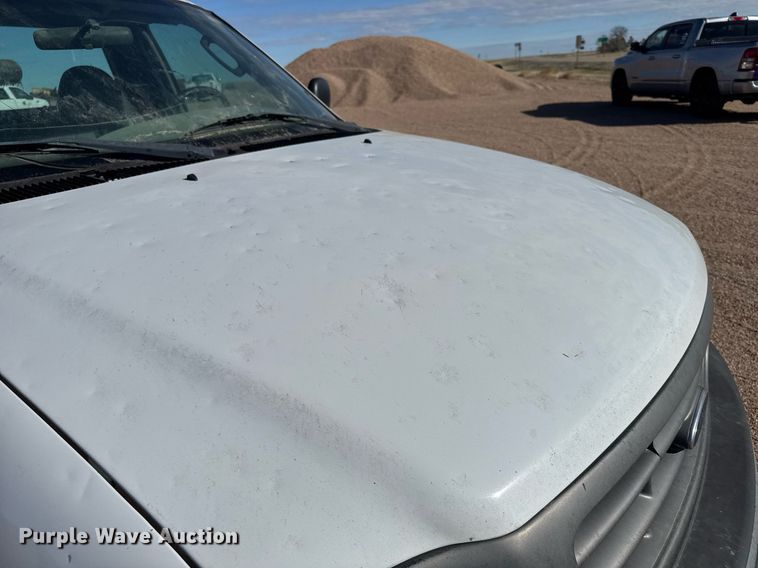 image for item EG6194 2004 Ford F150 XL pickup truck