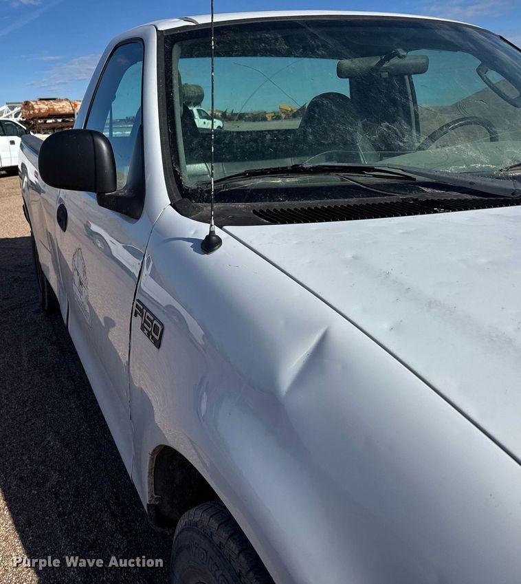 image for item EG6194 2004 Ford F150 XL pickup truck