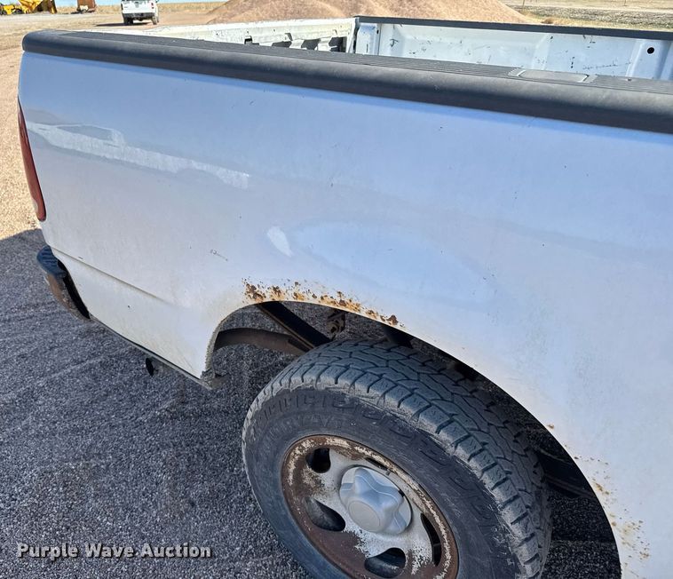 image for item EG6194 2004 Ford F150 XL pickup truck