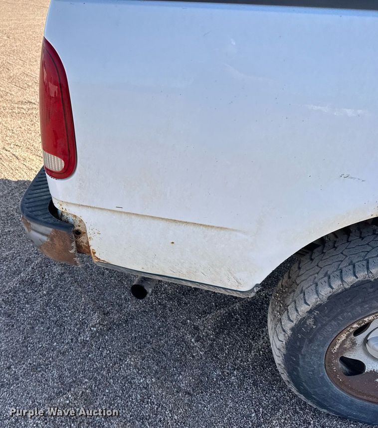 image for item EG6194 2004 Ford F150 XL pickup truck