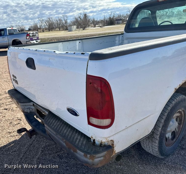 image for item EG6194 2004 Ford F150 XL pickup truck