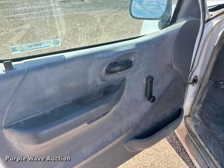 image for item EG6194 2004 Ford F150 XL pickup truck