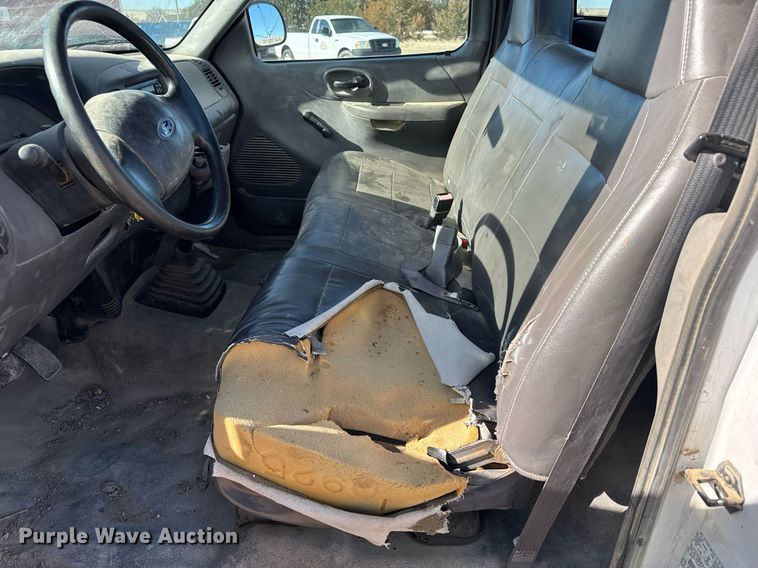 image for item EG6194 2004 Ford F150 XL pickup truck