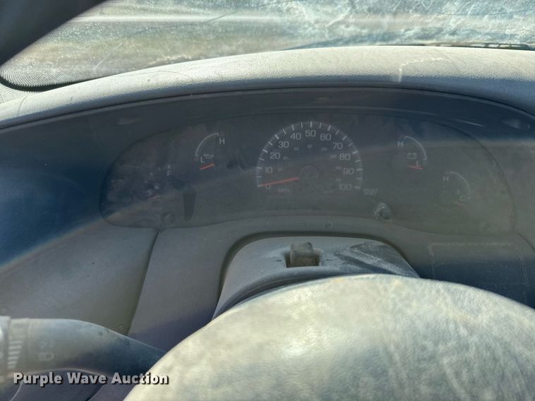 image for item EG6194 2004 Ford F150 XL pickup truck