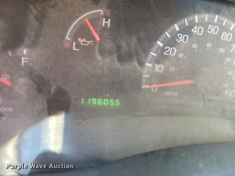 image for item EG6194 2004 Ford F150 XL pickup truck