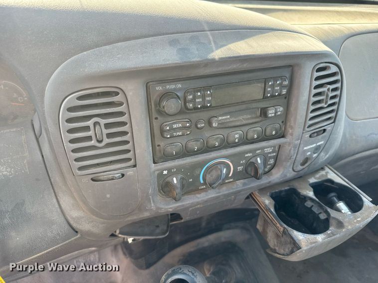 image for item EG6194 2004 Ford F150 XL pickup truck