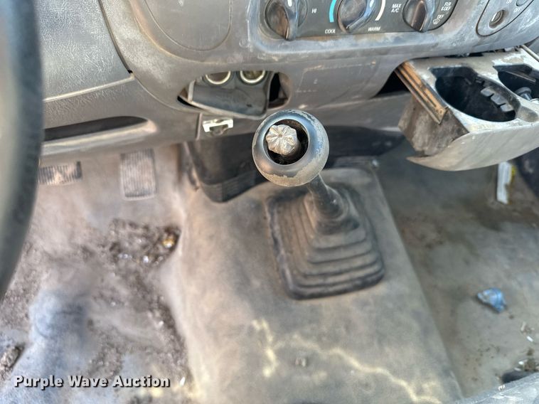 image for item EG6194 2004 Ford F150 XL pickup truck