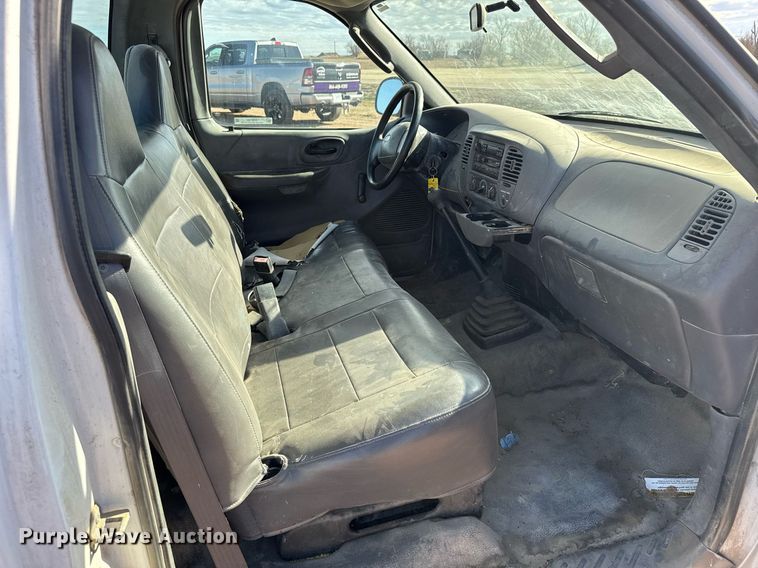 image for item EG6194 2004 Ford F150 XL pickup truck