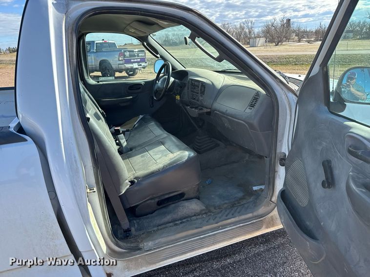 image for item EG6194 2004 Ford F150 XL pickup truck