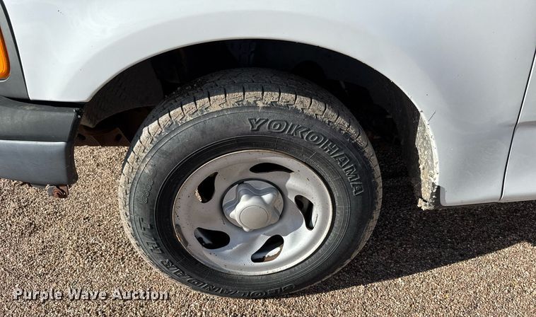 image for item EG6194 2004 Ford F150 XL pickup truck