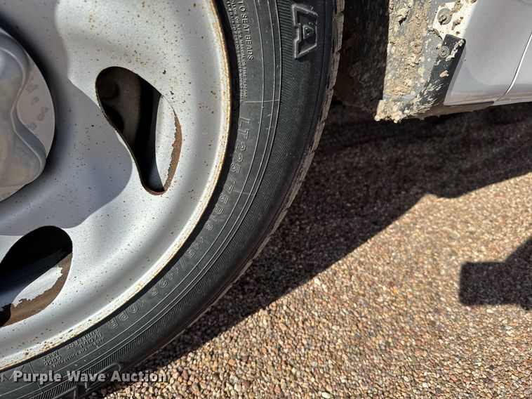 image for item EG6194 2004 Ford F150 XL pickup truck