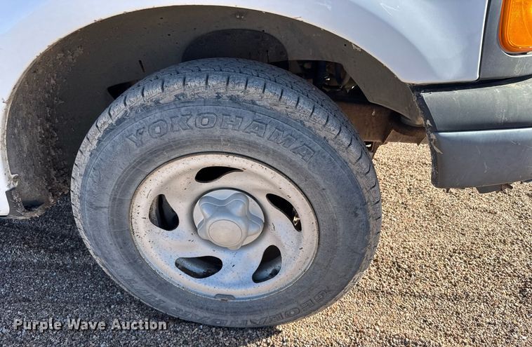 image for item EG6194 2004 Ford F150 XL pickup truck