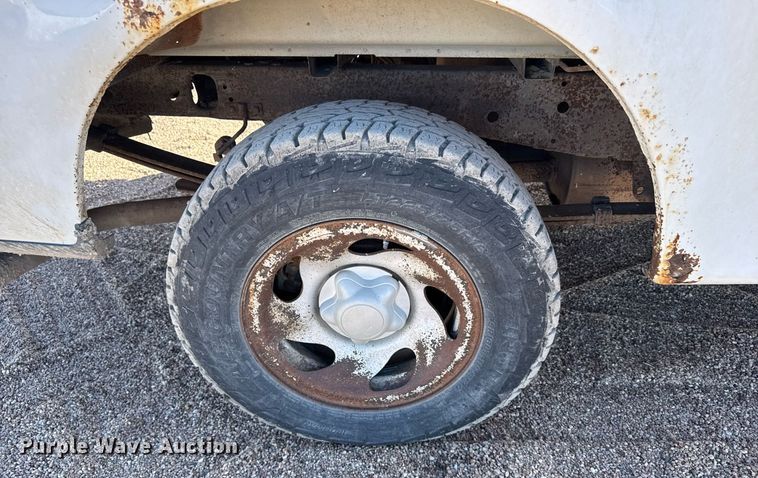 image for item EG6194 2004 Ford F150 XL pickup truck