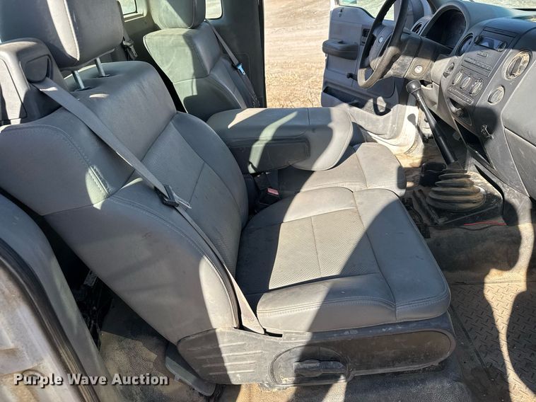 image for item EG6196 2007 Ford F150 XL pickup truck