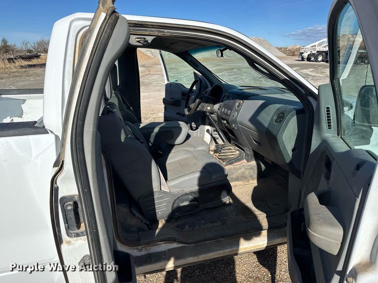 image for item EG6196 2007 Ford F150 XL pickup truck