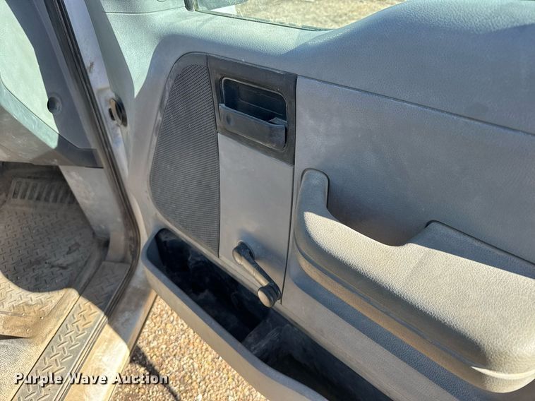 image for item EG6196 2007 Ford F150 XL pickup truck