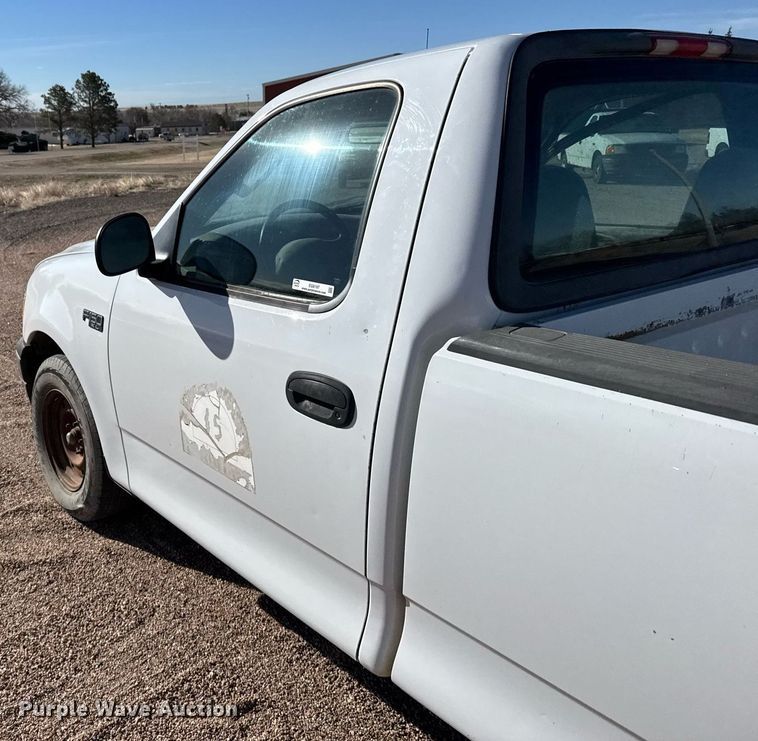 image for item EG6197 2004 Ford F150 XL pickup truck