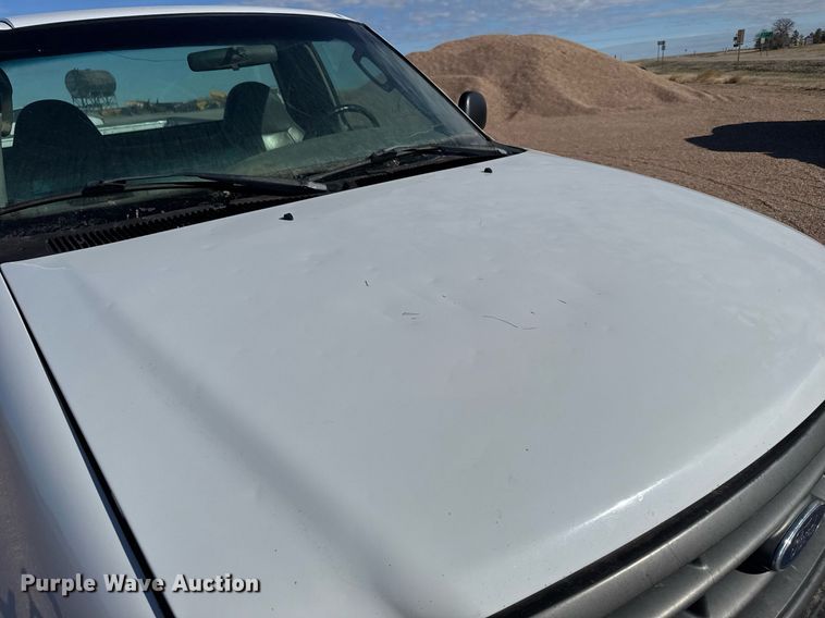 image for item EG6197 2004 Ford F150 XL pickup truck