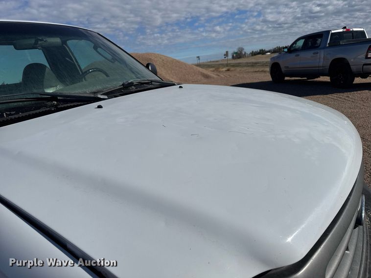 image for item EG6197 2004 Ford F150 XL pickup truck