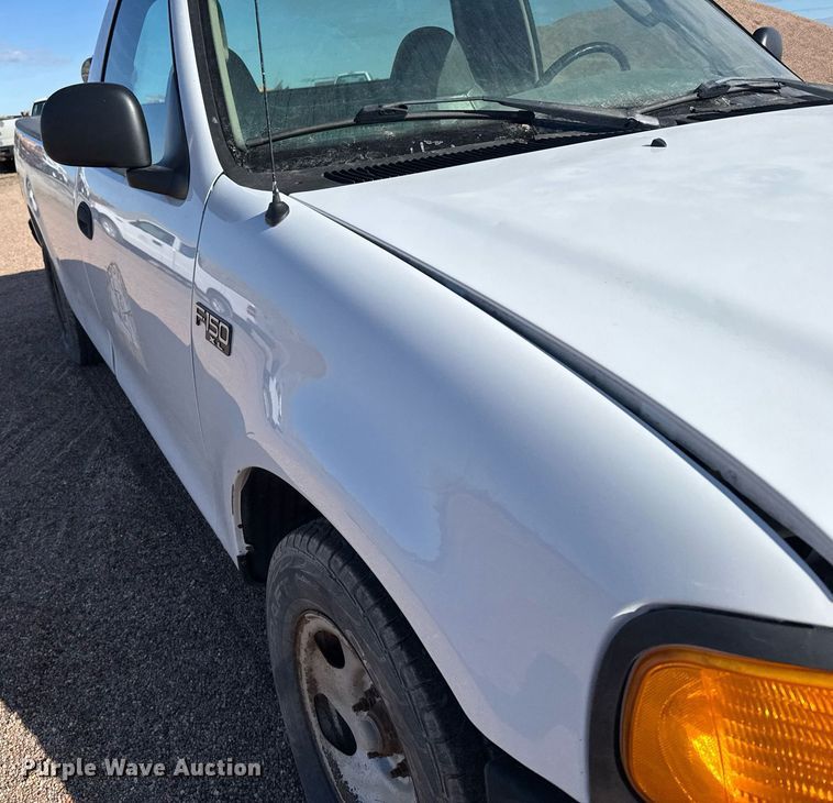 image for item EG6197 2004 Ford F150 XL pickup truck