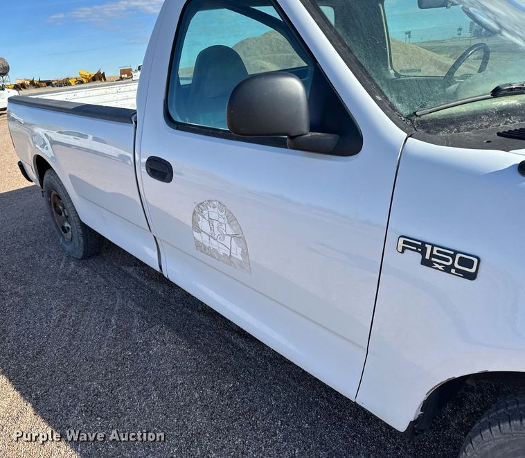 image for item EG6197 2004 Ford F150 XL pickup truck